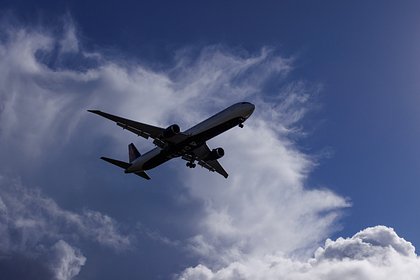 Пассажирский самолет резко сменил курс из-за потери пилотом дееспособности