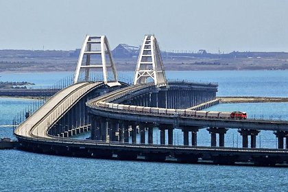 На Крымском мосту временно перекрыли движение транспорта