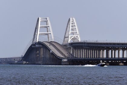 На Крымском мосту перекрыли движение