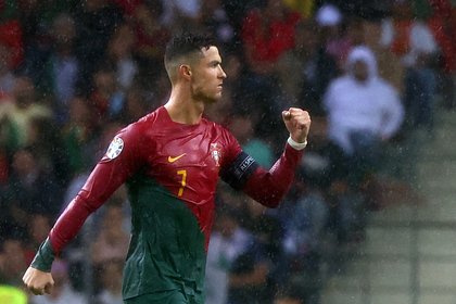 Дубль Роналду помог Португалии обыграть Словакию в матче квалификации Евро
