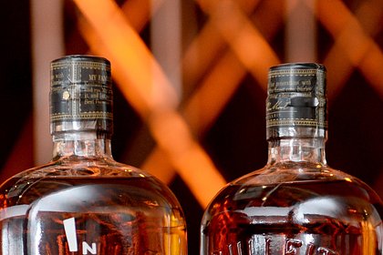 24 бутылки с самым старым виски в мире продали за десятки миллионов рублей