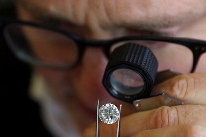 Российский банк начнет продажу инвестиционных бриллиантов в своих офисах