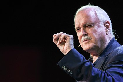 Выплативший бывшей жене почти два миллиарда рублей комик дал совет по разводу