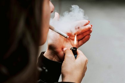 Курение назвали модным трендом 2025 года