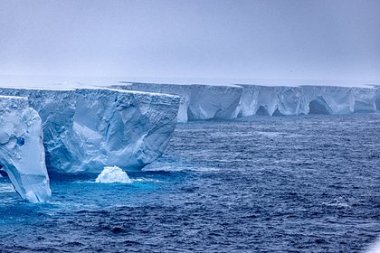 Крупнейший в мире айсберг продолжил разрушаться