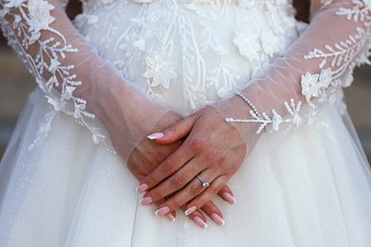 Невеста пожаловалась на испорченные фото из-за наряда свадебной ведущей