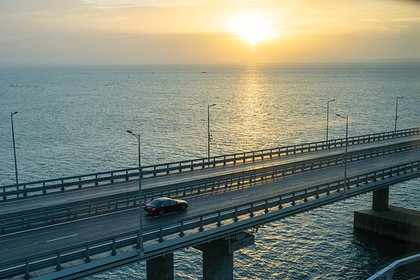 Первые штрафы получили водители электрокаров за попытку проехать по одному мосту в России