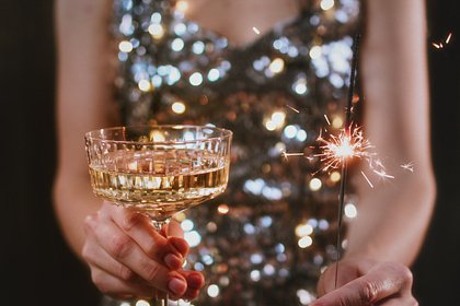 Россиянам назвали лучшее время для покупки алкоголя на Новый год