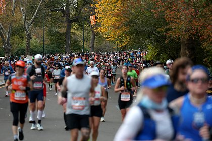 Мужчина в костюме клоуна пропал во время праздника и два дня ел только конфеты