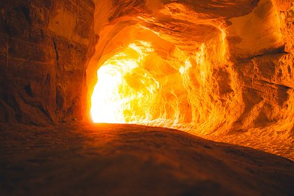 Мужчина застрял в пещере и увидел ангелов с демонами