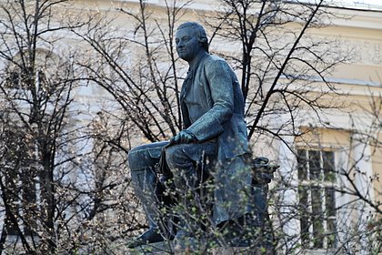 Ломоносова и Пушкина отменили на территории Украины