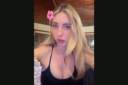 Возлюбленная Павла Дурова показала откровенное декольте во время занятия испанским