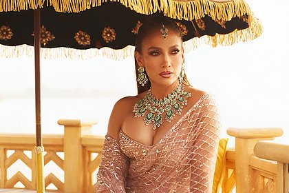 Дженнифер Лопес в роскошном колье пришла на свадьбу индийских миллионеров