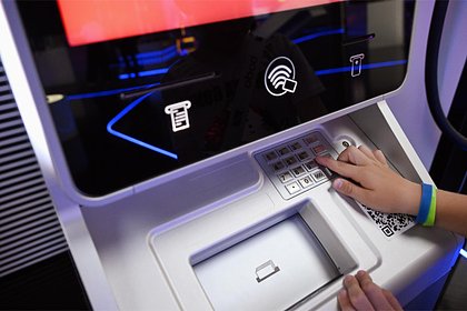 Мошенники начали блокировать банковские карты россиян