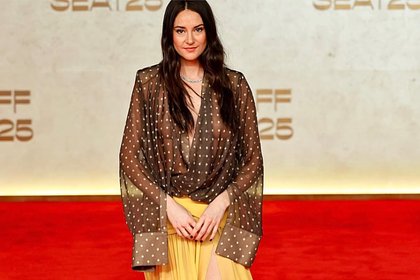 Звезда «Дивергента» вышла на красную дорожку в прозрачной блузе