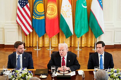 Вэнс рассказал о купившем ему ботинки Трампе