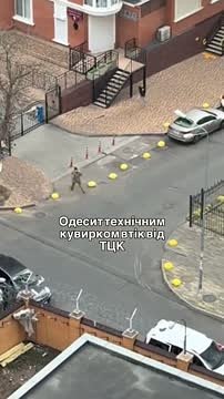 Житель Одессы убежал от ТЦК с помощью кувырка и попал на видео