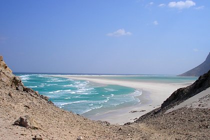 Застрявшие на острове Сокотра россияне попросили Посольство о помощи