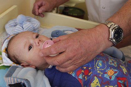 Назван средний возраст рождения первого ребенка в России