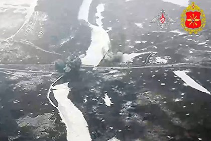 МО опубликовало видео с ударом ВКС России по переправе ВСУ через Оскол
