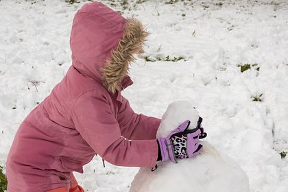 Гигантский снеговик появился в российском селе