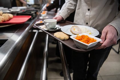 Повар с туберкулезом кормил учеников российской школы