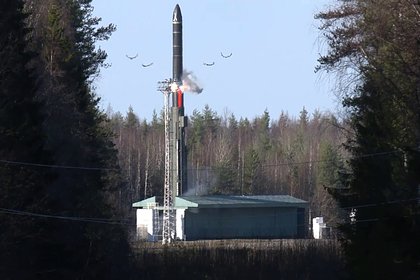 «Температура 4000 градусов — боевые блоки покрыты плазмой». Что известно о мощности, скорости и других характеристиках «Орешника»?