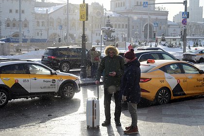 Повышение цен на такси в непогоду предложили ограничить