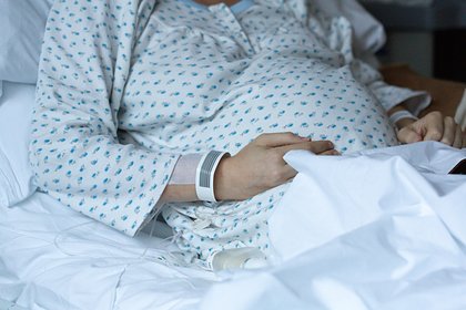 Бесплодная женщина родила две пары близнецов в один день с разницей в год