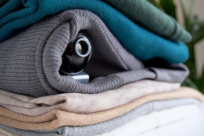 Извращенец установил скрытую камеру в спальне 17-летней дочери бывшей возлюбленной