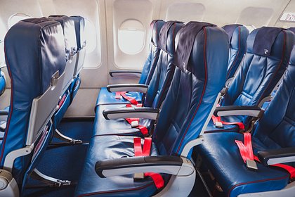 Россиянка устроила потасовку на борту самолета из-за откинутого кресла попутчицы