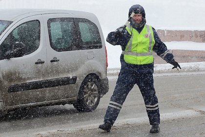 В регионах России зафиксировали массовые ДТП и пробки из-за снежного шторма
