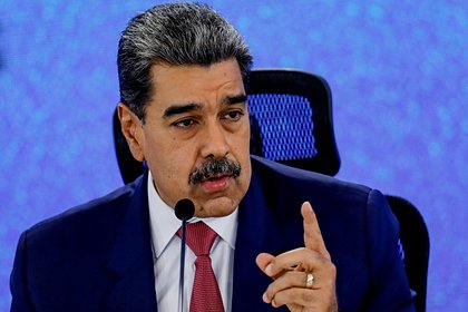 В МИД России призвали США освободить Мадуро и его жену