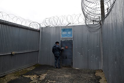 Россиянин освободился из колонии и оказался вновь задержан прямо на выходе из нее