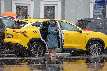 Власти задумали запретить таксистам задирать цены при непогоде