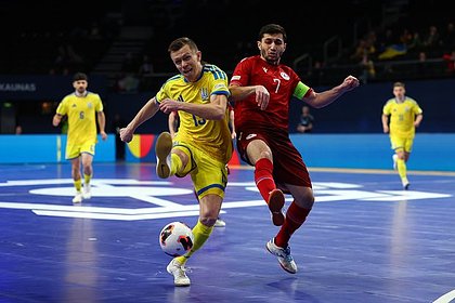 Украинскую федерацию футбола оштрафовали за поведение болельщиков