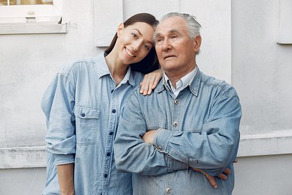 Женщина назвала преимущества отношений с женихом старше нее на 25 лет