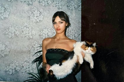 Ирина Шейк показала архивные фото жизни в России и взорвала соцсети