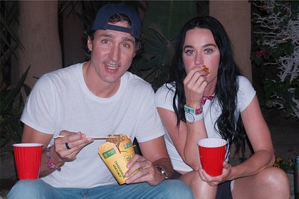 В сети обсудили кадры с отдыха Кэти Перри и 54-летнего Трюдо на Coachella