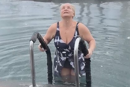 Коллега сняла похудевшую на 25 килограммов звезду «Интернов» в купальнике