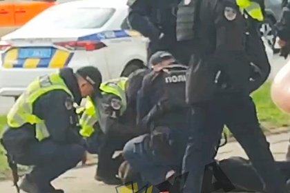 На Украине двое мужчин открыли стрельбу