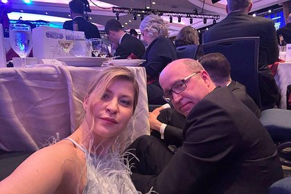 Посол Украины в США опубликовала фото под столом во время покушения на Трампа