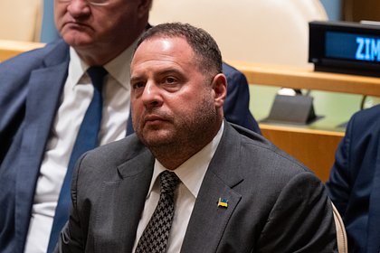 Украинские силовики перекрыли улицу Банковую в Киеве на фоне предъявления обвинений Ермаку