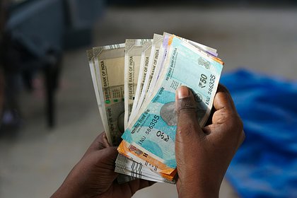 Мужчина продал жену друзьям за 37 тысяч рублей