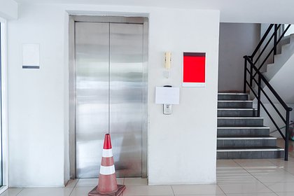 В столичном небоскребе от застройщика MR Group перестали работать лифты