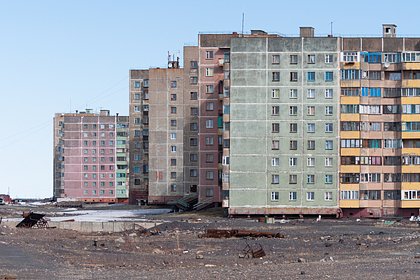 В российском городе дольщики пожаловались на экскременты в рассыпающемся недострое