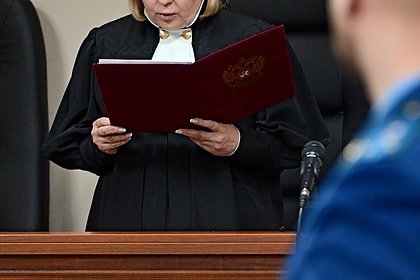 Учительница год насиловала 13-летнего школьника и сняла порно с ним