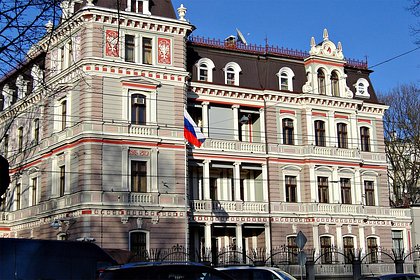 В Латвии объяснили проверки документов у посетителей российского посольства