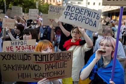 Украинцы задымили городские площади из-за главкома ВСУ