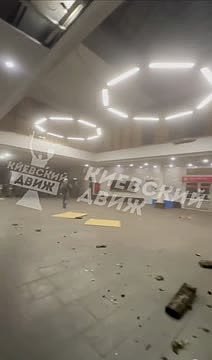 В Киеве после массированных ударов обрушилась станция метро